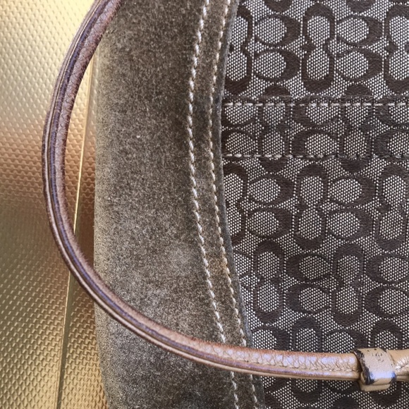 Coach magnolia wristlet purse. Briars brown in color/ khaki. 4 inches deep! - Picture 3 of 8